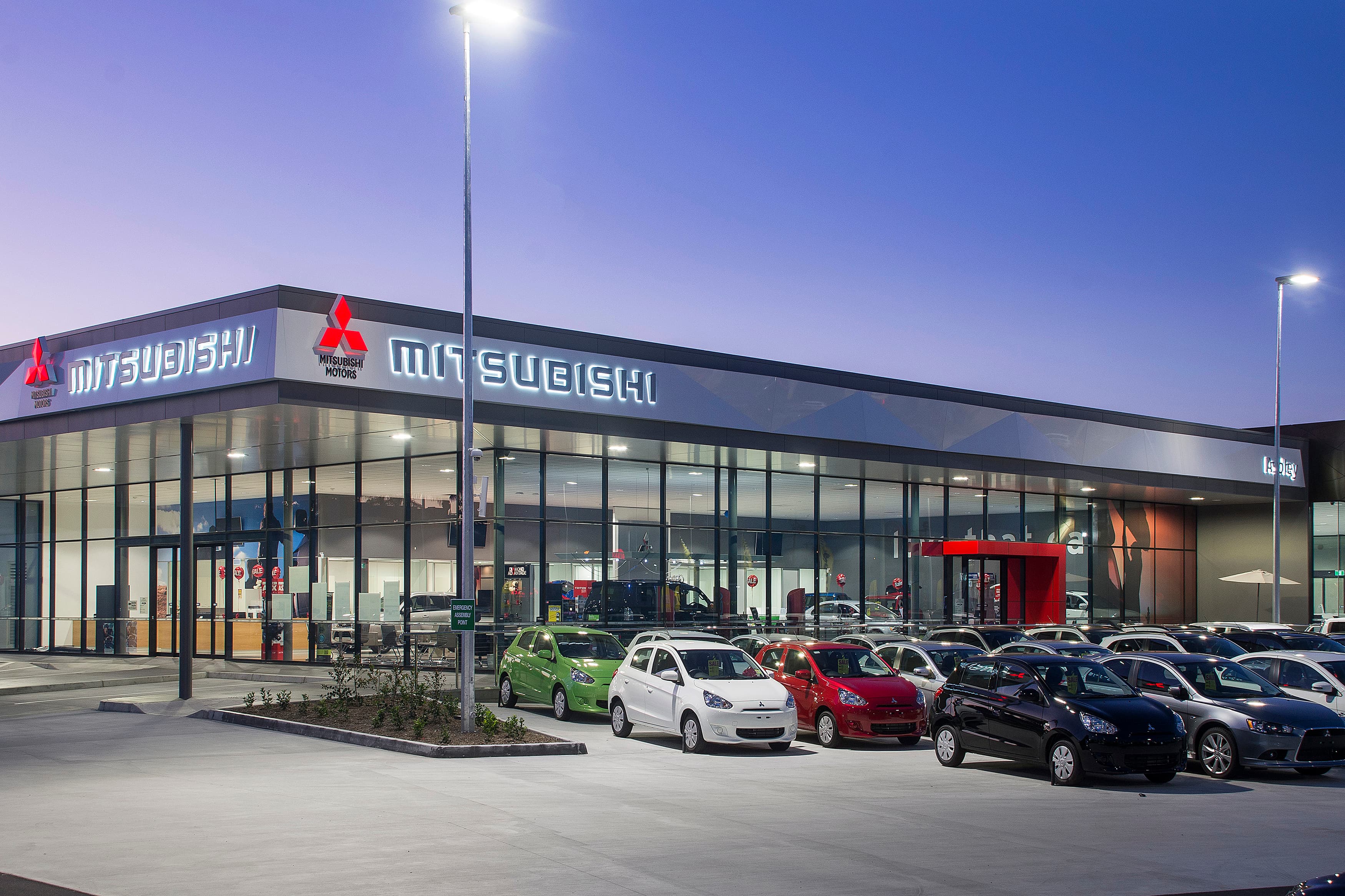 Aspley Mitsubishi hero image