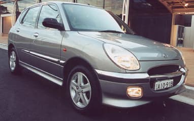 Complete guide to Daihatsu Sirion 2001