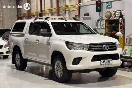 White 2016 Toyota Hilux Dual Cab Utility Sr (4X4)