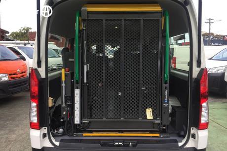 2022 Toyota HiAce COMMUTER
