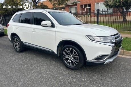 White 2015 Mitsubishi Outlander Wagon Ls (4X4)