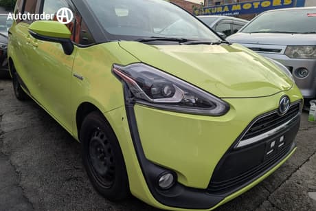 Green 2016 Toyota Sienta Wagon (Hybrid) G