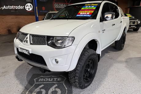 White 2011 Mitsubishi Triton Double Cab Utility Glx-R (4X4)