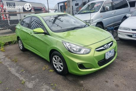 Green 2013 Hyundai Accent Sedan Active
