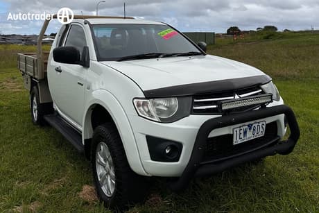 White 2015 Mitsubishi Triton Club Cab Chassis Glx (4X4)