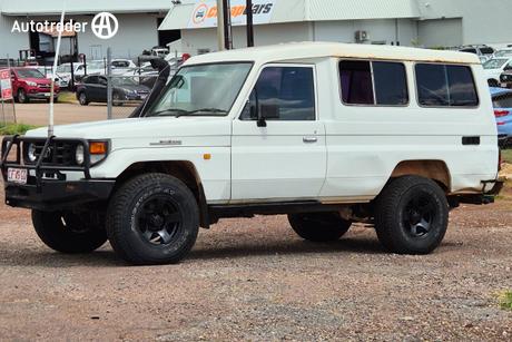 White 1999 Toyota Landcruiser (4X4) 11 Seat