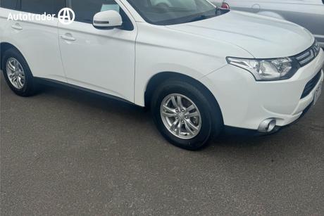 White 2012 Mitsubishi Outlander Wagon Ls (4X2)