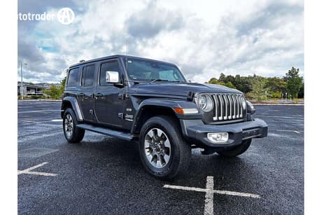Grey 2022 Jeep Wrangler Unlimited Hardtop Overland (4X4)