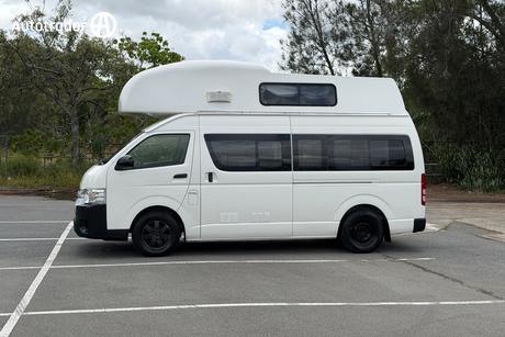 White 2016 Toyota HiAce Van Slwb