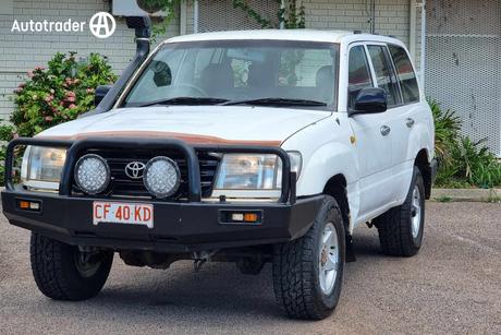White 2004 Toyota Landcruiser Wagon (4X4)