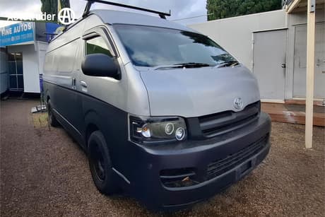 White 2006 Toyota HiAce Van Slwb