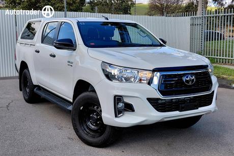 White 2020 Toyota Hilux Double Cab Pick Up Sr (4X4)