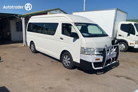 2015 Toyota HiAce Bus Commuter