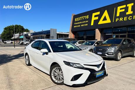 White 2019 Toyota Camry Sedan Sl (Hybrid)