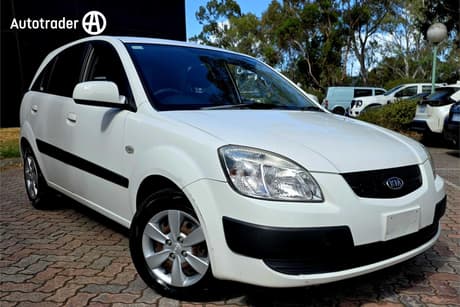 White 2008 Kia RIO Hatchback Lx