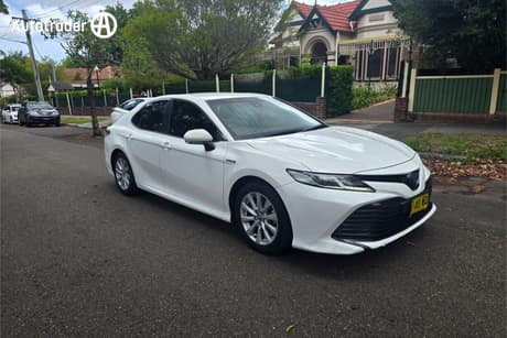 White 2019 Toyota Camry Sedan Ascent (Hybrid)