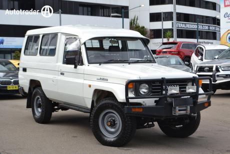 White 1991 Toyota Landcruiser (4X4) 11 Seat