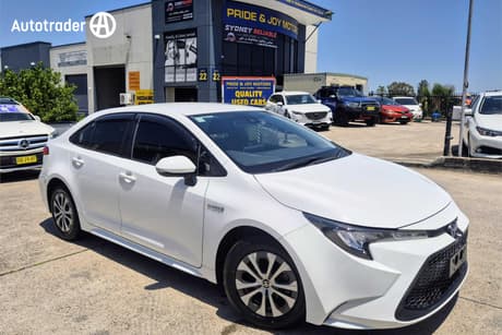 White 2021 Toyota Corolla Sedan Ascent Sport + Navi (Hybrid)