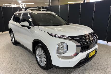 White 2022 Mitsubishi Outlander Wagon Es 7 Seat (2Wd)