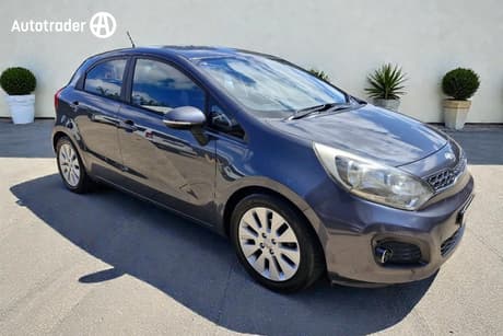 Grey 2013 Kia RIO Hatchback Si