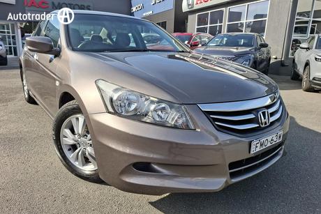 Grey 2012 Honda Accord Sedan Vti