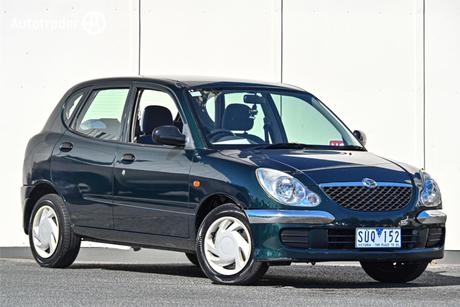Green 2003 Daihatsu Sirion Hatchback