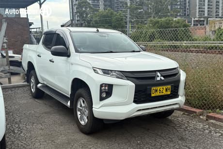 White 2018 Mitsubishi Triton Double Cab Pick Up Glx Plus (4X4)