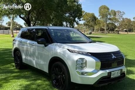 White 2024 Mitsubishi Outlander Wagon Black Edition 7 Seat (2Wd)