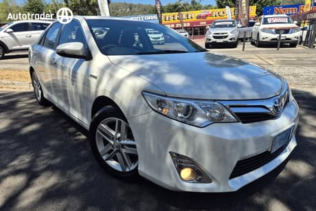 White 2013 Toyota Camry Sedan Hybrid Hl