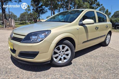 Gold 2005 Holden Astra Hatchback Cd