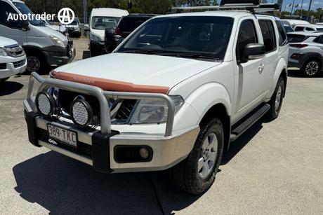 White 2013 Nissan Pathfinder Wagon St (4X4)