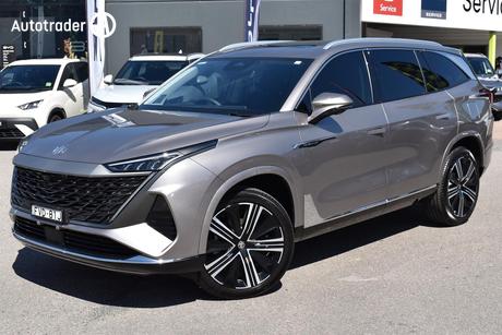 Silver 2025 MG Qs Wagon Essence Awd