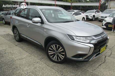 Silver 2018 Mitsubishi Outlander Wagon Es Adas 5 Seat (2Wd)