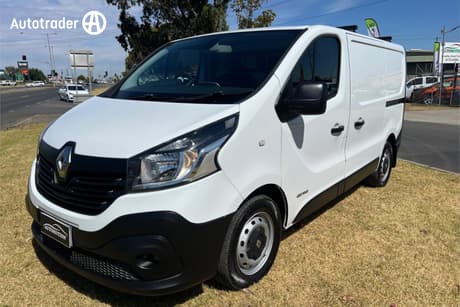 White 2016 Renault Trafic Van Swb