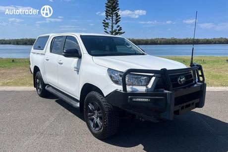White 2022 Toyota Hilux Double Cab Pick Up Sr (4X4)