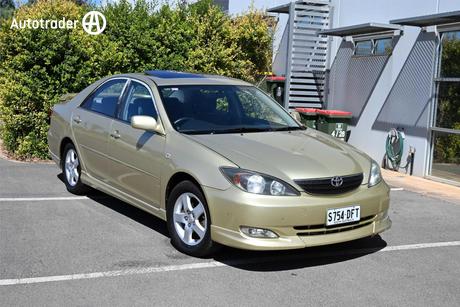 Gold 2003 Toyota Camry Sedan Sportivo