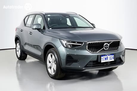 Green 2025 Volvo XC40 Wagon Ultra B4 Bright