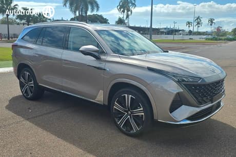 Silver 2025 MG Qs Wagon Essence Awd