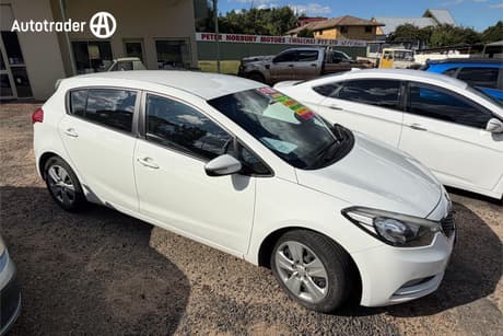 White 2015 Kia Cerato Hatchback S
