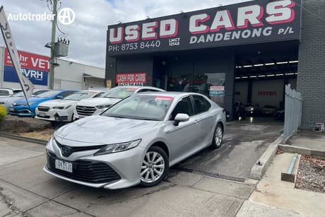 Silver 2019 Toyota Camry Sedan Ascent (Hybrid)
