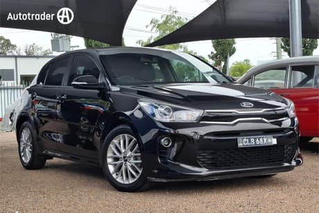 Black 2017 Kia RIO Hatchback Sli
