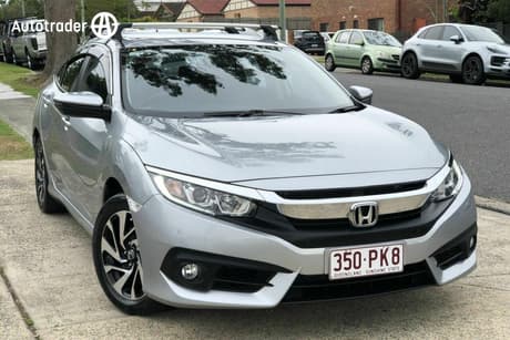 Silver 2017 Honda Civic Sedan Vti-S