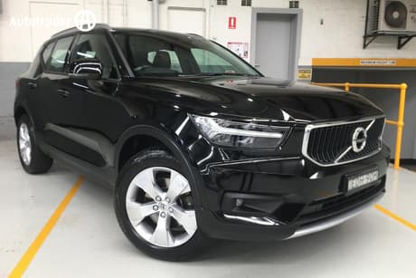 Black 2019 Volvo XC40 Wagon T4 Momentum (Fwd)