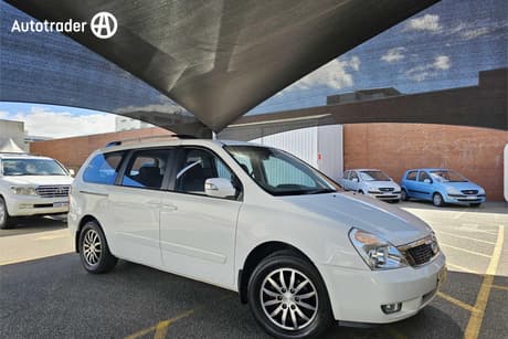 White 2010 Kia Grand Carnival Wagon Premium
