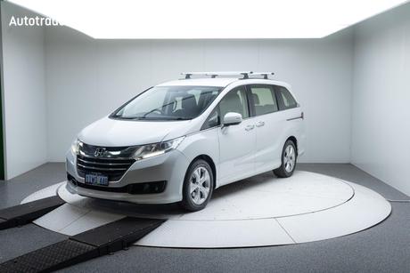 White 2014 Honda Odyssey Wagon Vti