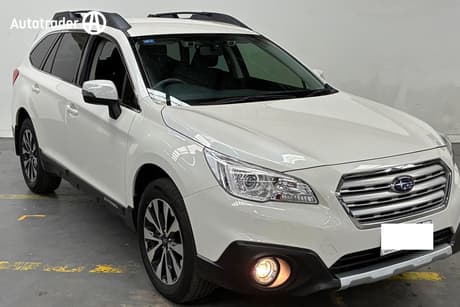 White 2018 Subaru Outback Wagon 2.5I