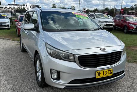 Silver 2015 Kia Carnival Wagon Si