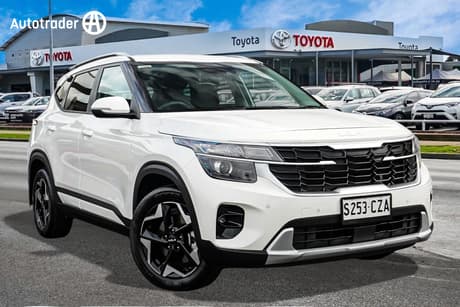 White 2024 Kia Seltos Wagon Sport+ (Awd)