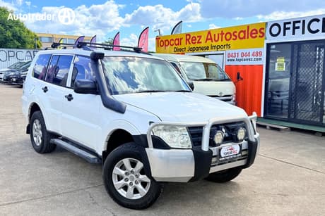White 2010 Mitsubishi Pajero Wagon Platinum Edition