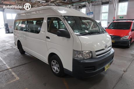 White 2005 Toyota HiAce Bus Commuter